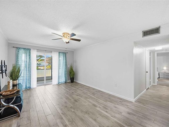 5th image of 3259 Beneva Rd Unit 101