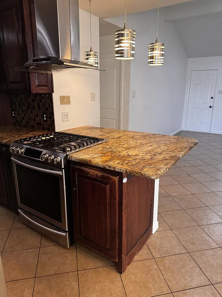 3 bed, 2.0 bath, 1546 sqft, $2,500 — Photo 3