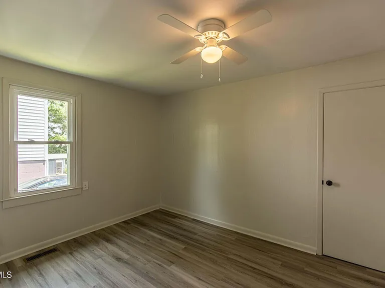 432 Cypress St — Photo 13