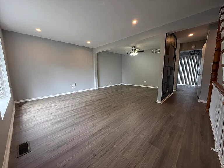 1927 Governors Ln — Photo 3