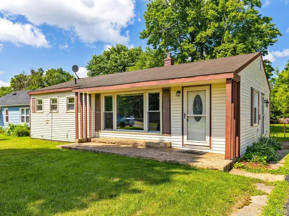 190 Tower Rd, White Lake, MI 48386