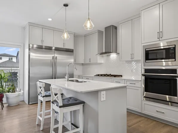 3647 214th St NW, Edmonton, AB T6M 0H1