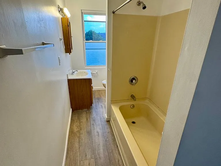 42 Climax St — Photo 32