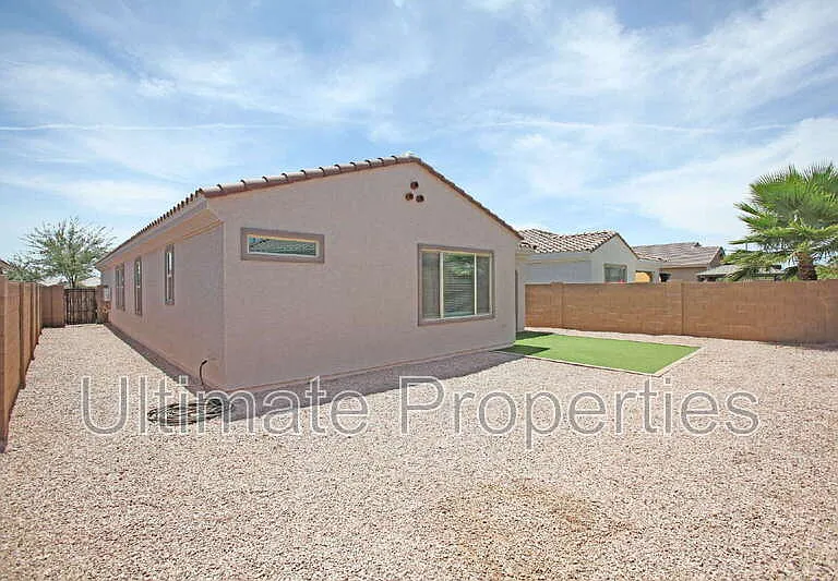 20238 W Buchanan St — Photo 21