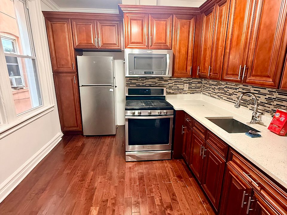 3 bed · 1 bath · 1,100 ft² in Bronx
