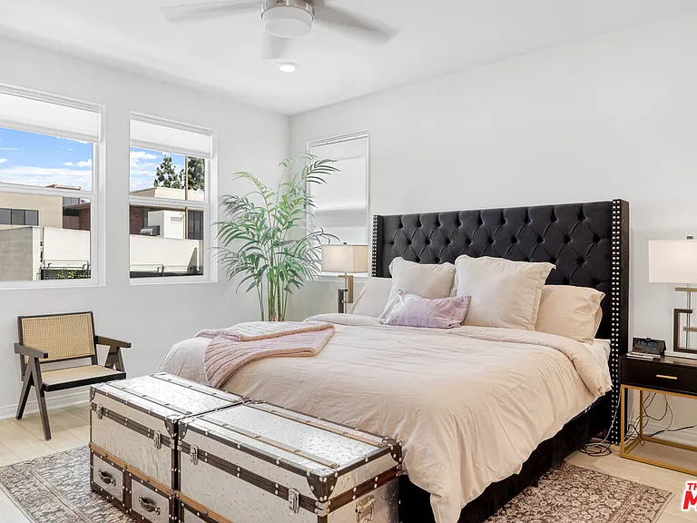 768 Daniel Freeman Cir — Photo 12