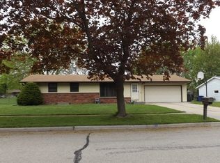 1930 Bunker Hill Ct, De Pere, WI 54115