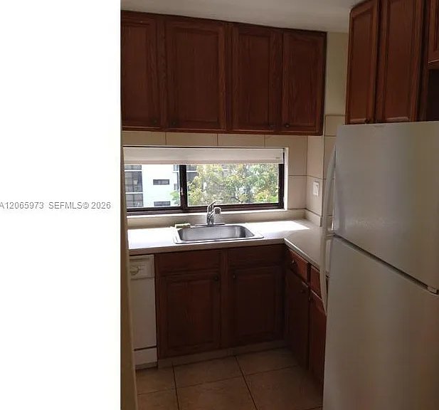 16919 N Bay Rd #420 — Photo 10