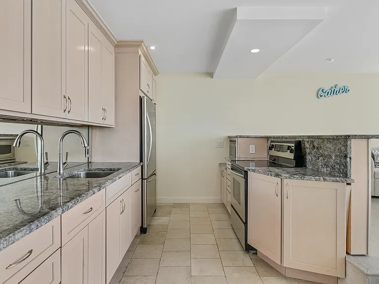 265 Dune Rd #68 — Photo 10
