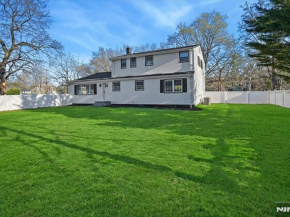 4th image of 56 Manor Rd