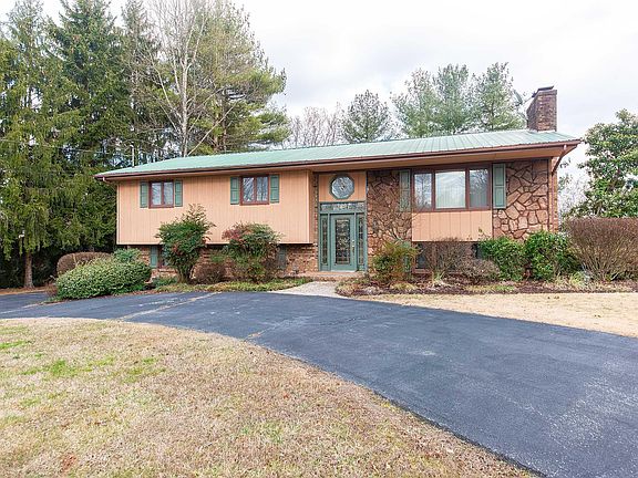 2nd image of 520 Brookwood Dr