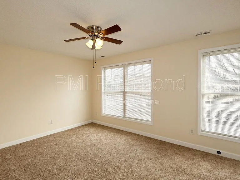 2716 Goyne Loop — Photo 13