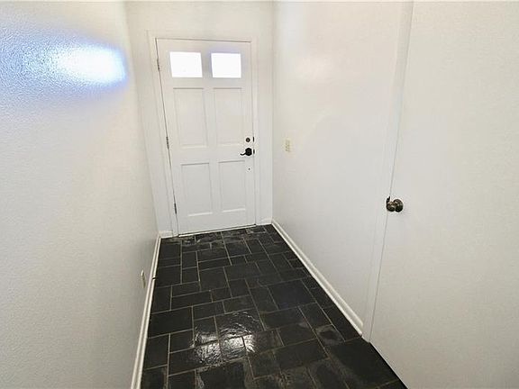 3rd image of 421 Cypress Cv