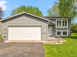 585 Kassel Ln, Chaska, MN 55318