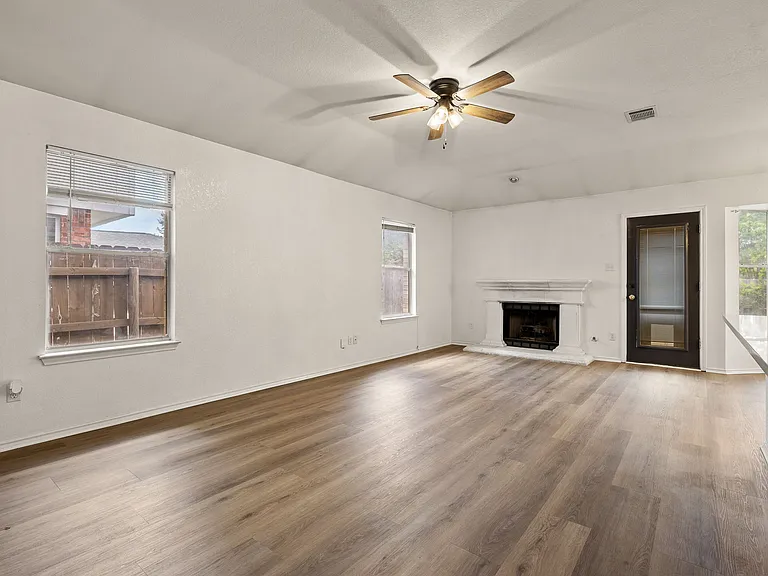 903 Luke Ln — Photo 26