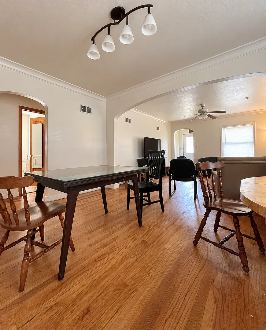 5 Bedroom House Close to UWL — Photo 2