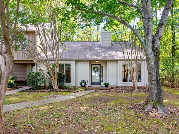 104 Woodbridge Ln, Chapel Hill, NC 27514