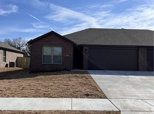 450 Rama St, Centerton, AR 72719