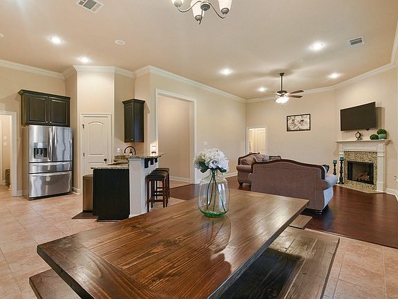 5th image of 203 Bay Meadow Ln