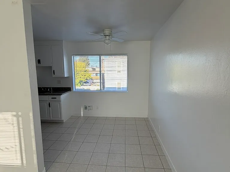 breakfast nook / dining room