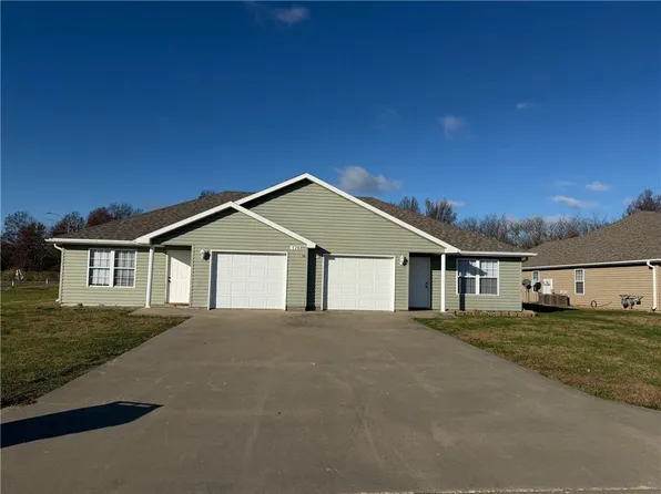 178 SE 1171 A & B, Knob Noster, MO 65336