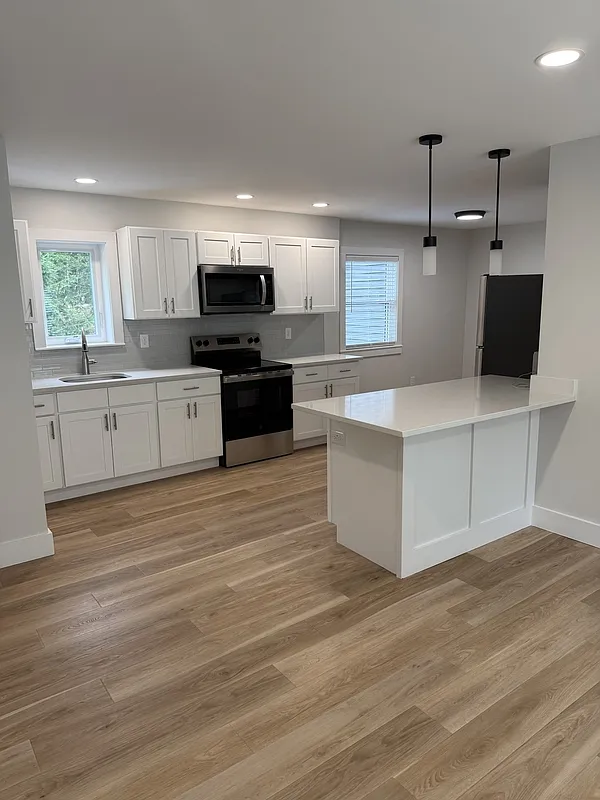 2 bed, 1.0 bath, $2,400 — Photo 1