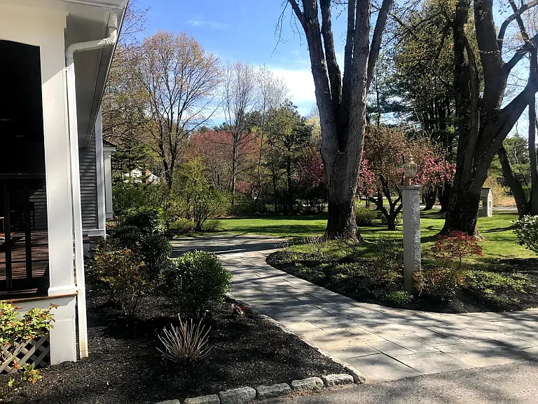 4 Lasallette Rd — Photo 33