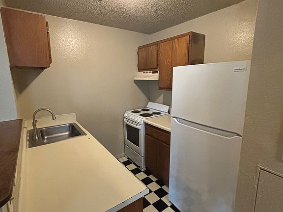 4th image of 215 W Fairview St #205