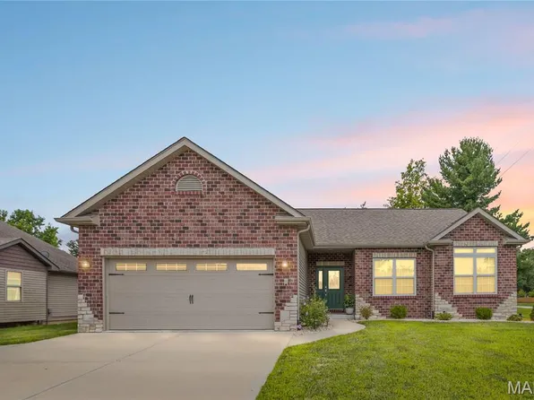 1 Meadowbrooke Dr, Troy, IL 62294