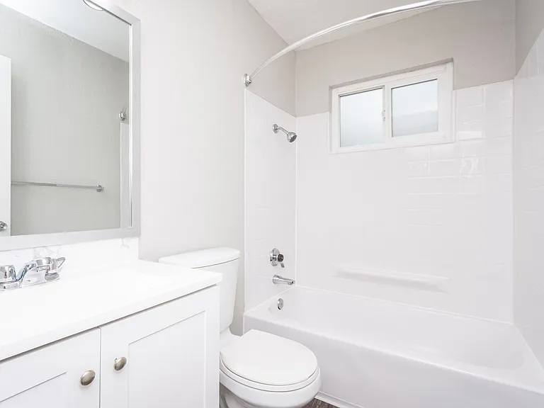 Gold Creek Apartments — Photo 47