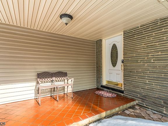 5th image of 816 Mine Rd