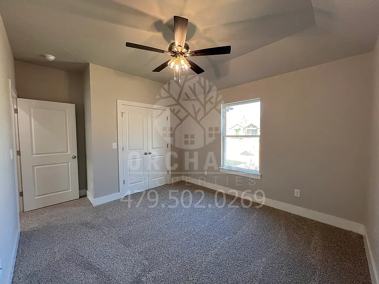 1052 Silver Birch St — Photo 15