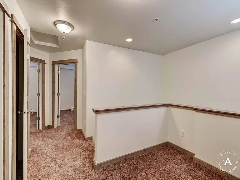 2074 Gold Ave — Photo 4