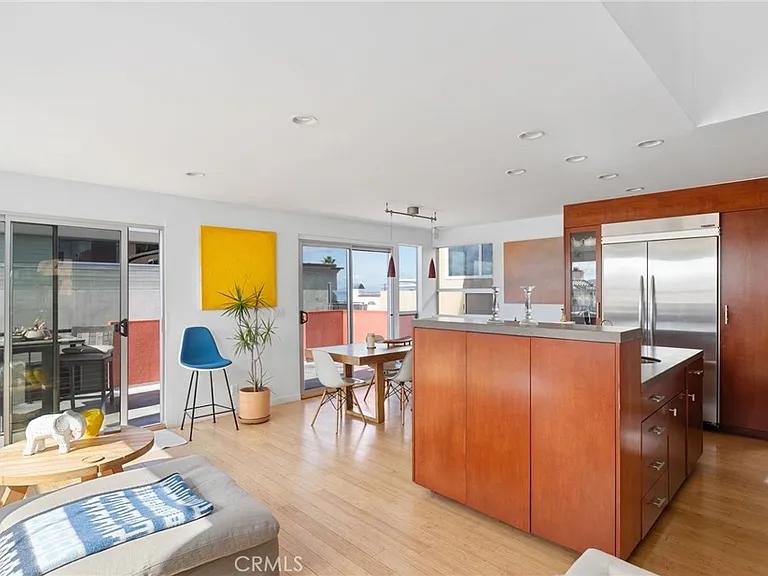 701 Loma Dr — Photo 11
