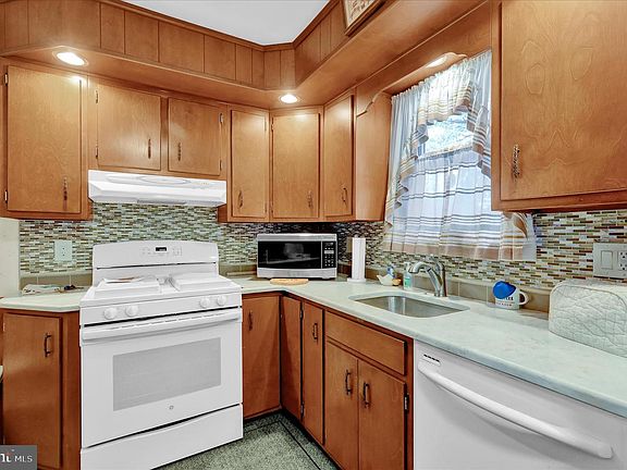 4th image of 9 Wingert Rd