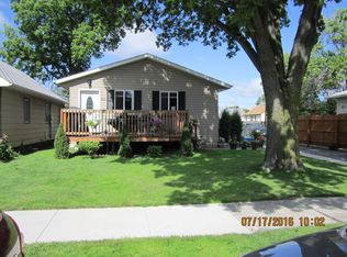 812 S 11th St, Aberdeen, SD 57401