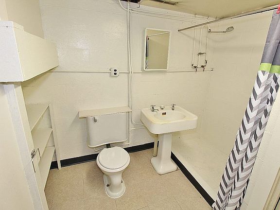 Downstairs full bathroom