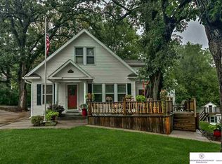 9801 Florence Heights Blvd, Omaha, NE 68112