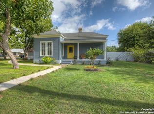 454 E Krezdorn St, Seguin, TX 78155