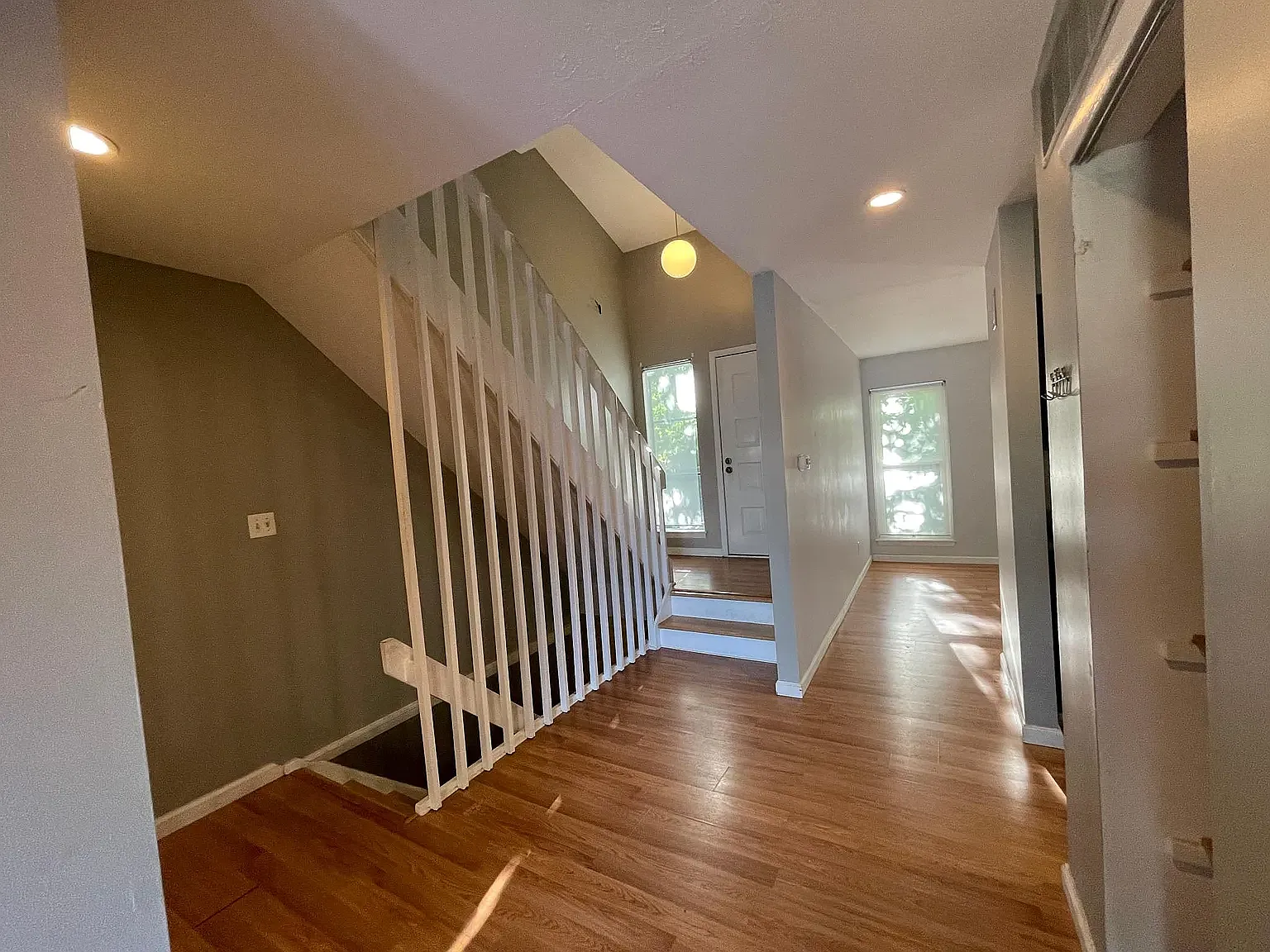 3 bed, 2.5 bath, 1650 sqft, $2,600 — Photo 3
