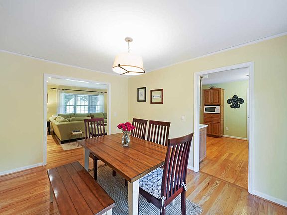 4th image of 302 Shady Crest Dr