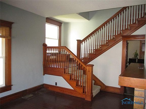 5th image of 743 W Washington St