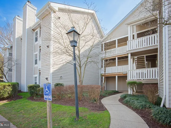 14313 Climbing Rose Way APT 303, Centreville, VA 20121