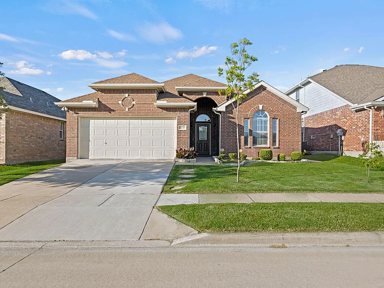 14710 Crystal Lake Dr — Photo 1