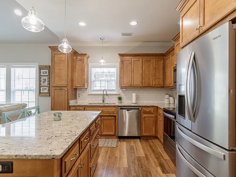 4051 Gramercy Dr — Photo 8