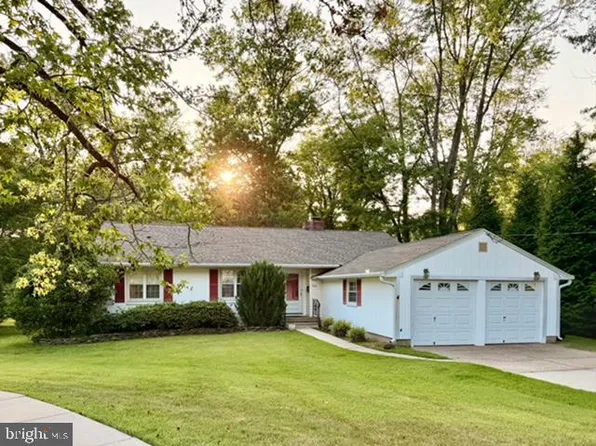 223 Dickens Ct, Cherry Hill, NJ 08034