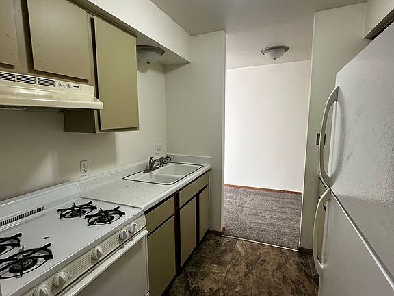 4th image of 309 E Memorial Dr #102