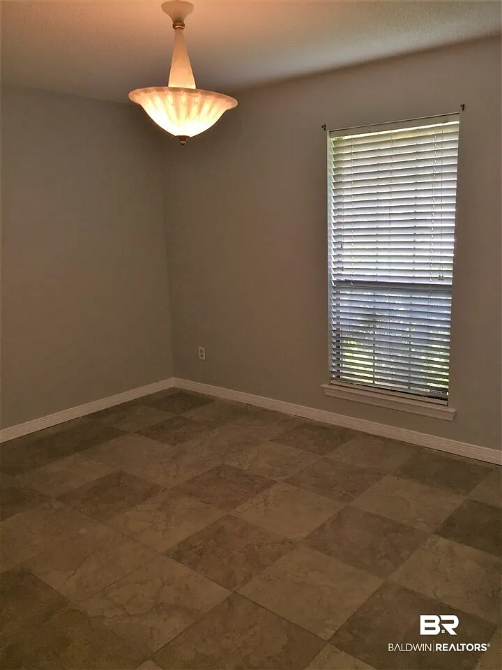 3 bed, 2.0 bath, 1988 sqft, $1,900 — Photo 3