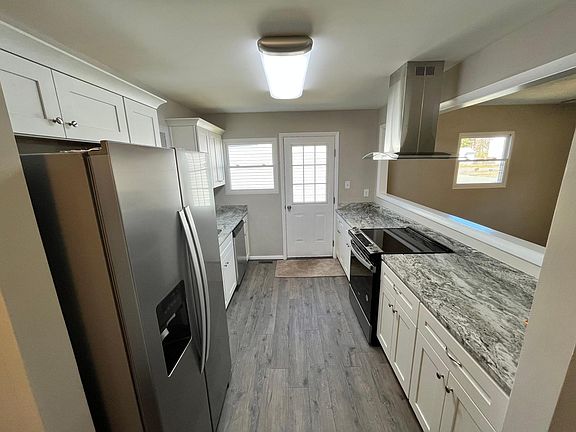 2nd image of 880 Cheyenne Dr