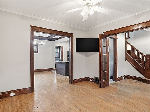5th image of 148 Dove St